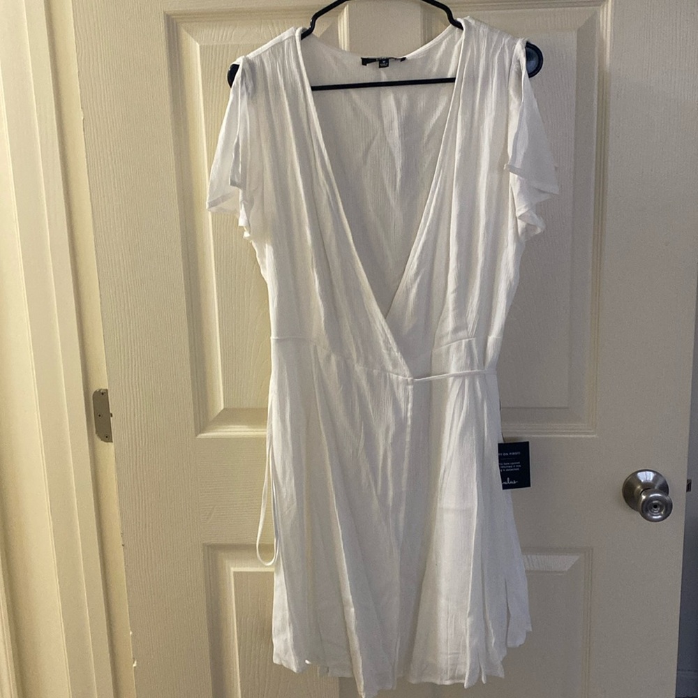 White Wrap Dress size medium Lulus